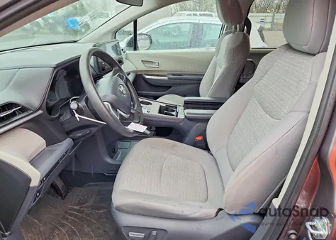 2021 Toyota Sienna z USA, uszkodzony, nr VIN 5TDKRKEC6MS049624